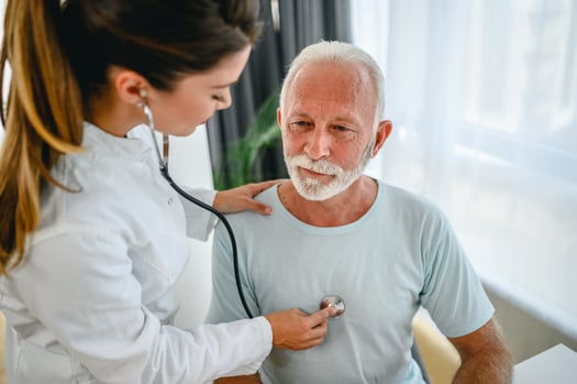 Man discussing idiopathic pulmonary fibrosis with his doctor