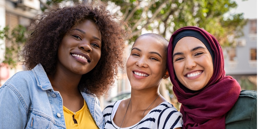 multiethnic-young-friends-enjoying-together-picture-id1141394588