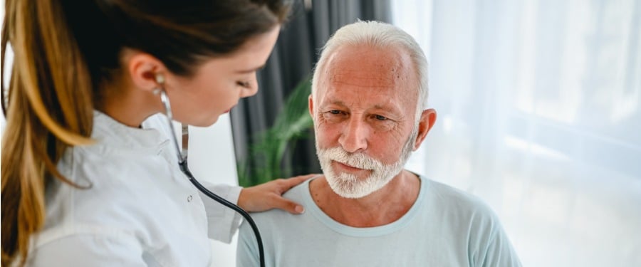 Man discussing idiopathic pulmonary fibrosis with his doctor